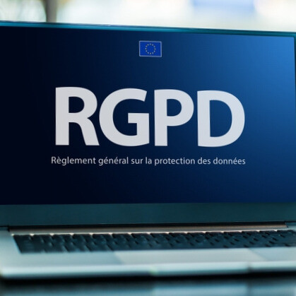 Affichage du RGPD sur un écran d’ordinateur, illustrant la conformité et la protection des données.