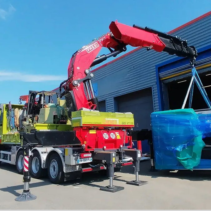 Professionelles Heben mit Ladekran – sichere Handhabungsoperation