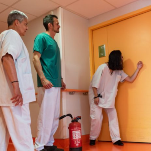 Brandschutz in Gesundheitseinrichtungen – Pflegepersonal in Evakuierungsverfahren in Pflegeheimen