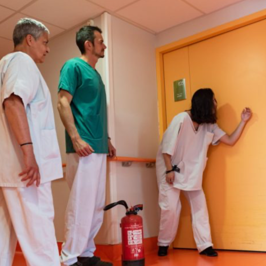 Brandschutz in Gesundheitseinrichtungen – Pflegepersonal in Evakuierungsverfahren in Pflegeheimen