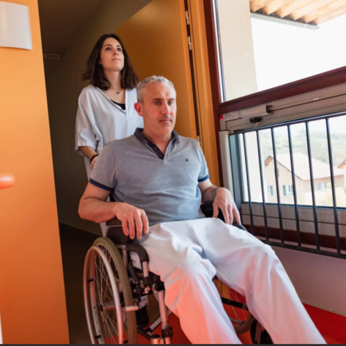 Évacuation PMR – Assistance d’une personne en fauteuil roulant en situation d’urgence